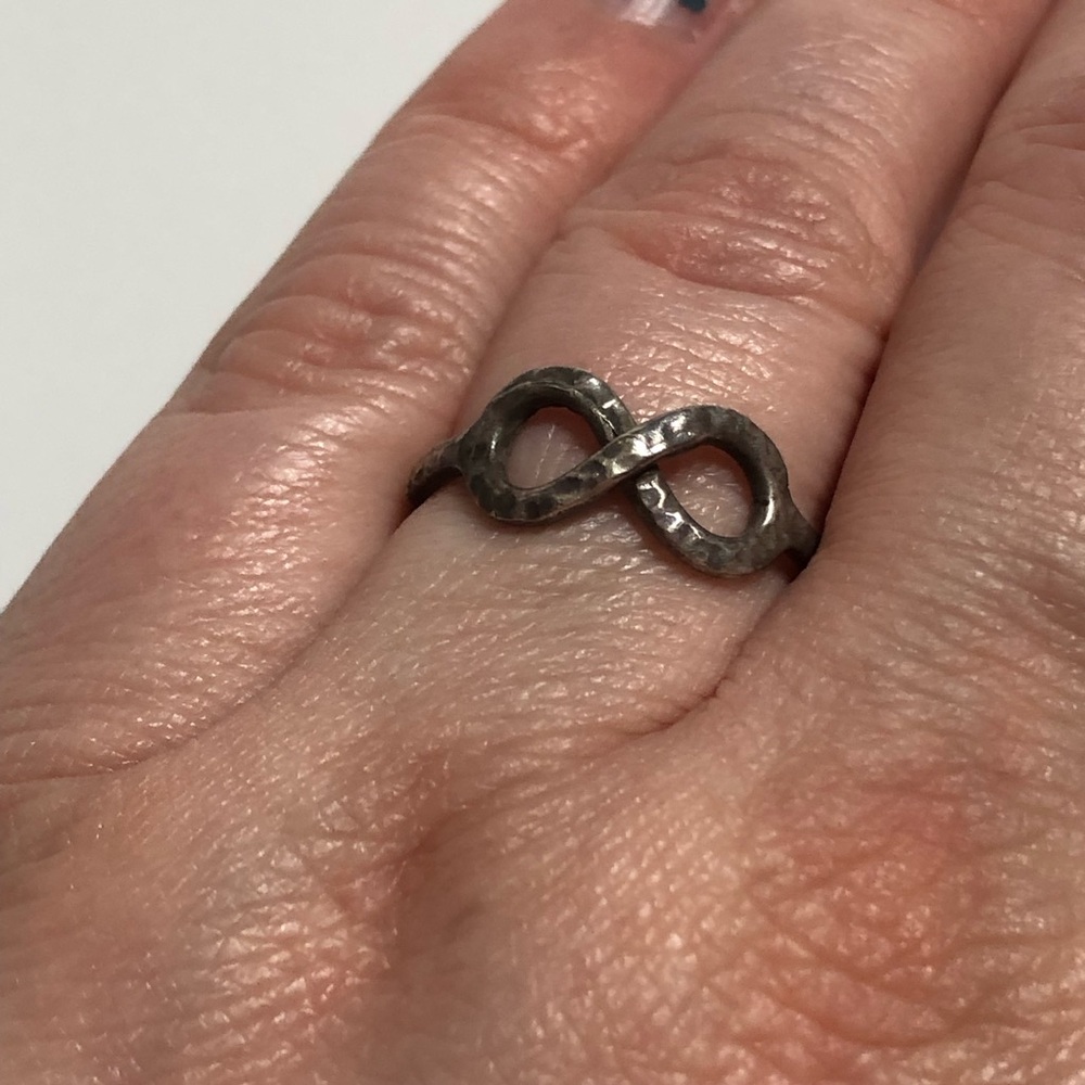Vintage hammered silver metal infinity symbol ring sz 7.5-7.75 minimalist